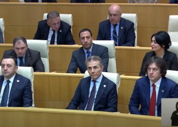 ბიძინა ივანიშვილი პარლამენტის პირველ სხდომას ესწრება