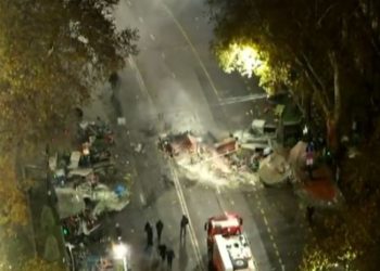 107 დაკავებული და დასუფთავების სამსახური რუსთაველზე, საიდანაც ხალხი გაყარეს