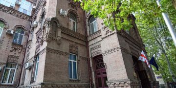 განათლების სამინისტროს 160-ზე მეტი თანამშრომელი ოცნების გადაწყვეტილებას ემიჯნება