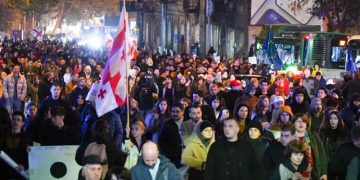 “ეს იცოდნენ “ოცნების” “ტიტუშკებმა” – სტუდენტები მსვლელობით ილიაუნთან მივიდნენ