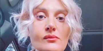 „რა ხდება? რევოლუციის კოლონებს ვაანონსებთ და საათობით წვიმაში გალუმპულ ხალხს, არ ვეუბნებით უმარტივეს დღის წესრიგსაც კი“ – ნანუკა ჟორჟოლიანი