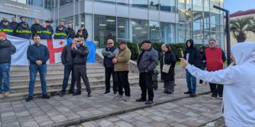 “თავისუფლება რეჟიმის პატიმრებს” – ოზურგეთში აქცია მიმდინარეობს