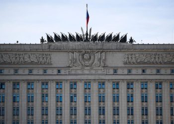 რუსეთის თავდაცვის სამინისტრო უკრაინული დრონებით მასირებული იერიშის მოგერიების შესახებ იტყობინება – მოსკოვის სამმა აეროპორტმა მუშაობა შეაჩერა