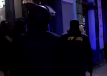 სპეცრაზმი რუსთაველის თეატრში შევარდა