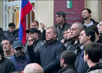 “გილოცავთ, აღფრთოვანებულ ბაბლს, სოხუმის თავზე რუსეთის დროშა ფრიალებს!” – ირაკლი მელაშვილი