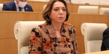 “ყაველაშვილს ულვაშებით რომ გამოათრევენ მისი ცოლის დაქალები კაბინეტიდან, ეს ზუსტად იციან” – სამადაშვილი