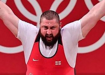 “ნა@უი, ქალბატონო, სხვაგან მომწვდები და იქ არ მოგიწიოს…” – რა მისწერა ტალახაძემ მოქალაქეს