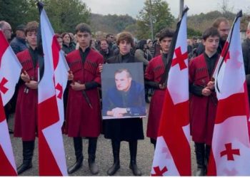 გია ხარჩილავას დედა – სამსახური დროებითია, ღირსება – მარადიული, აქაც, ამ ცხოვრებაშიც რომ გაძლიერებს და იქაც, ზეციურ სამყოფელშიც რომ მიგყვებათ!