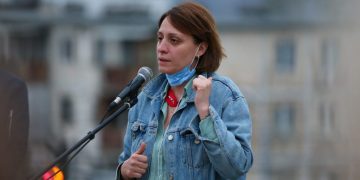 „მთელი ღამე დავრჩებით აქ“ – ელენე ხოშტარია