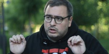 “შემირცხვენია ყველა ოჯახი, ვინც სისხლით მერწყულ რუსთაველზე ნაძვის ხის გახსნის ცერემონიალს ელოდება!” – ლორთქიფანიძე