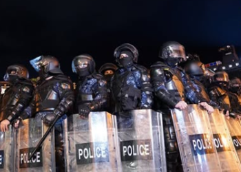 სპეცრაზმმა აქციის დაშლა და მონაწილეების დაკავება დაიწყო