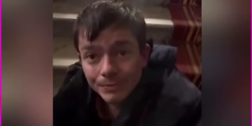 ბრიტანელ ტურისტს, რომელიც აქციის მონაწილე ეგონათ და დააკავეს, ათდღიანი პატიმრობა მიუსაჯეს