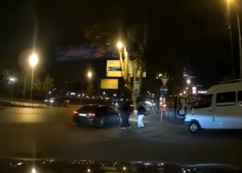 ,, დაბურულ შუშებიან “მოქალაქეებს”, “ფოტოგრაფებს” და “ტაქსის მძღოლებს” ერიდეთ” – რას ავრცელებს ბექა კობახიძე