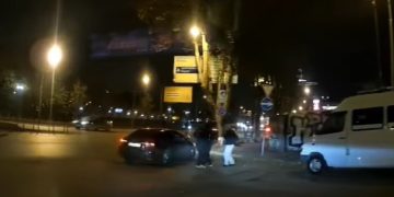 ,, დაბურულ შუშებიან “მოქალაქეებს”, “ფოტოგრაფებს” და “ტაქსის მძღოლებს” ერიდეთ” – რას ავრცელებს ბექა კობახიძე