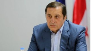 მოვუწოდებ ბაბუებს, ბებიებს – 1 საათიდან გელოდებით პარლამენტთან, 7-მდე მაინც ვიყოთ – პაატა ბურჭულაძე