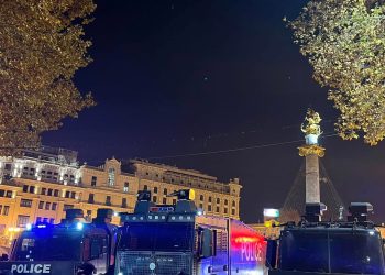 პოლიციამ აქციის მონაწილეების დაკავება დაიწყო