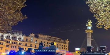 პოლიციამ აქციის მონაწილეების დაკავება დაიწყო