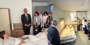 ელჩებმა მაკა ჩიხლაძე და გიორგი შეწირული კლინიკაში მოინახულეს