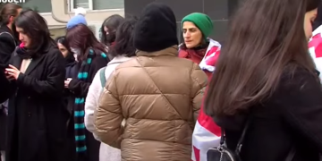 სტუდენტების პროტესტი – განათლების ეროვნულ ცენტრთან ახალგაზრდები იკრიბებიან