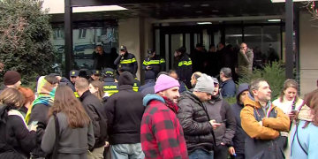 თბილისის მერიასთან საჯარო მოხელეების აქციას ლექტორები შეუერთდნენ