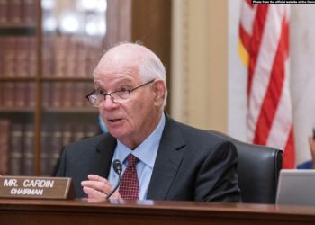 “გვერდზე უნდა დავუდგეთ ქართველებს” – კარდინი „ოცნების“ წინააღმდეგ ფინანსური სანქციების დაწესების საჭიროებაზე საუბრობს