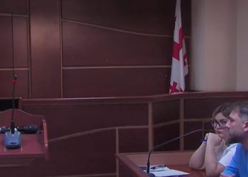 ,,პოლიციელს ვემუდარებოდი, არ დაეკავებინა გულწასული ადამიანი; მაგ დროს მომხვდა ხელკეტი და მეც გამიყენეს იმ ბიჭის გზას” – ბახუტაშვილი მოსამართლეს