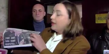 ოზურგეთის საკრებულოში ქართული ოცნებისა და ოპოზიციის წარმომადგენლები ერთმანეთს ფიზიკურად დაუპირისპირდნენ