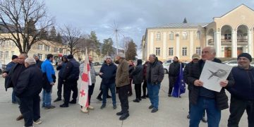 “მერიის შენობიდან დასცინოდნენ ხალხს” – აქცია ამბროლაურში