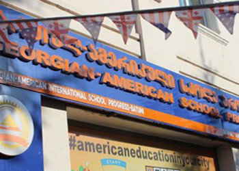 მოსწავლეთა პროტესტი – ბათუმში, ამერიკულ სკოლა “პროგრესში” სასწავლო პროცესი ჩაიშალა