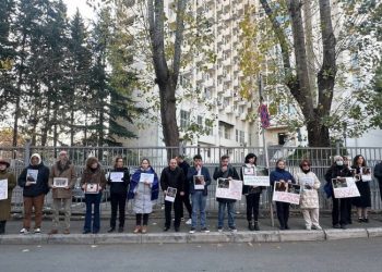 დიღმის იზოლატორთან აქციებზე დაკავებულების სოლიდარობის აქციაა