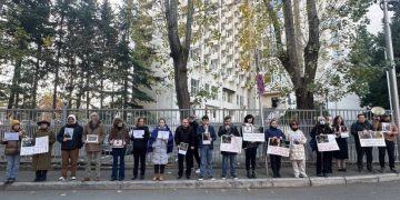 დიღმის იზოლატორთან აქციებზე დაკავებულების სოლიდარობის აქციაა