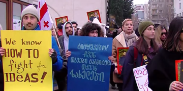 “ტიტუშკებო, ჩვენ თავები გაგვიტყდა, თქვენ სახელები” – აქცია თბილისში