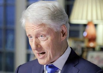 “რატომ არ უნდა ვიმღეროთ? მოკვდა ვინმე? ნუ იმღერებს ნინო ქათამაძე, იმხელას ღრიალებდა, ეგ არცაა სიმღერა… თუ რუსთაველზე ხორუმის ცეკვა შეიძლება, რატომ არ შეიძლება სიმღერა?” – ეკა კვალიაშვილი