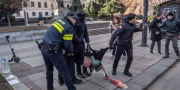 დღეს, რუსთაველის გამზირზე აქციის დროს დაკავებულ პირები, გაანთავისუფლეს