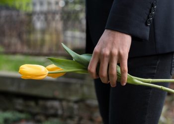 დაკრძალვის უცნაური რიტუალები მსოფლიოში – სიკვდილის მოტყუება, სიკვდილი ნისიად და სტრიპტიზიორები ქელეხში