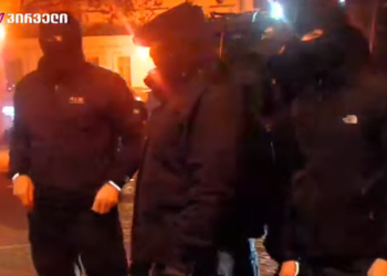 თავისუფლების მოედანზე წყლის ჭავლის მანქანები განლაგდა