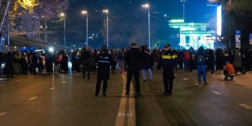 აქციის მონაწილეებმა “პირველ არხთან” გზა გადაკეტეს