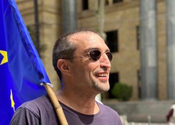 “ადამიანი, რომელსაც უყენია ტრაქეოსტომა, რომ ისუნთქოს, უყენია გასტროსტომა საკვების ხელოვნურად მისაწოდებლად, თურმე, 4 გრ ალფა პვპ-თი მოძრაობდა აქციაზე” – რას ედავდებიან გიორგი ახობაძეს