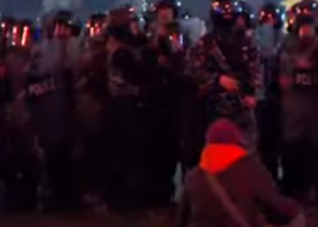 “გვცემეს, მობილური გაგვტაცეს, ჩანთას მართმევდნენ” – ნაცემი გოგოები რუსთაველიდან ფეხს არ იცვლიან