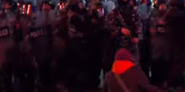 “გვცემეს, მობილური გაგვტაცეს, ჩანთას მართმევდნენ” – ნაცემი გოგოები რუსთაველიდან ფეხს არ იცვლიან