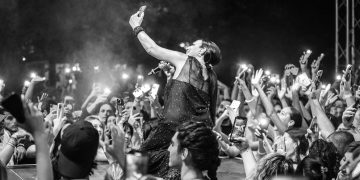 ლელა წურწუმია აქციების დროს დაკავებულების დასახმარებლად კონცერტს გამართავს