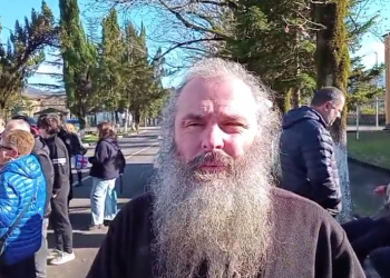 “მომავალი თაობისთვის თავსაც გავწირავ” – ჩოხატაურში აქციას მამა მიქაელი შეუერთდა