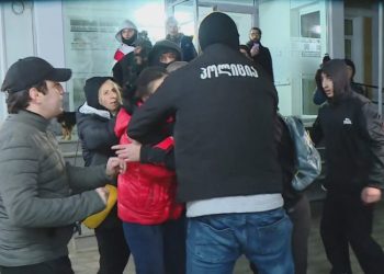 ქუთაისში, აქციიდან გატაცებული არასრულწლოვანი ისევ იზოლატორშია – მას ადვოკატი არ ჰყავს