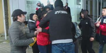 ქუთაისში, აქციიდან გატაცებული არასრულწლოვანი ისევ იზოლატორშია – მას ადვოკატი არ ჰყავს