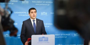 “ძალადობის კერად იქცა რუსთაველის გამზირი, ამ მხრივ გაუგებარია სახალხო დამცველის პოზიცია რომელიც დემონსტრაციას მშვიდობიანს უწოდებს” – პაპუაშვილი