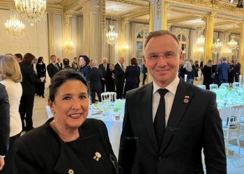 გმადლობთ, გვერდში დგომისთვის,  რეპრესიებისა და ტერორის ამ ბნელ საათებში – ზურაბიშვილი ანჯეი დუდას