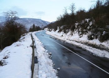 ბათუმი(ანგისა)-ახალციხის საავტომობილო გზის მონაკვეთი ქვისცვენის გამო ჩაკეტილია – გზების დეპარტამენტი
