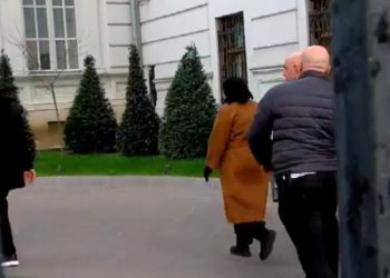 სალომე ზურაბიშვილი რუსთაველის გამზირის გავლით, ორბელიანების საპრეზიდენტო სასახლეში მივიდა