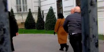 სალომე ზურაბიშვილი რუსთაველის გამზირის გავლით, ორბელიანების საპრეზიდენტო სასახლეში მივიდა