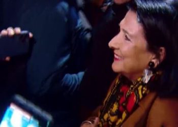 “ეს ადგილიც თქვენია, ეს სასახლეც” – სცენის მოპარვის შემდეგ, კახელებმა ზურაბიშვილს სასახლეში მიაკითხეს